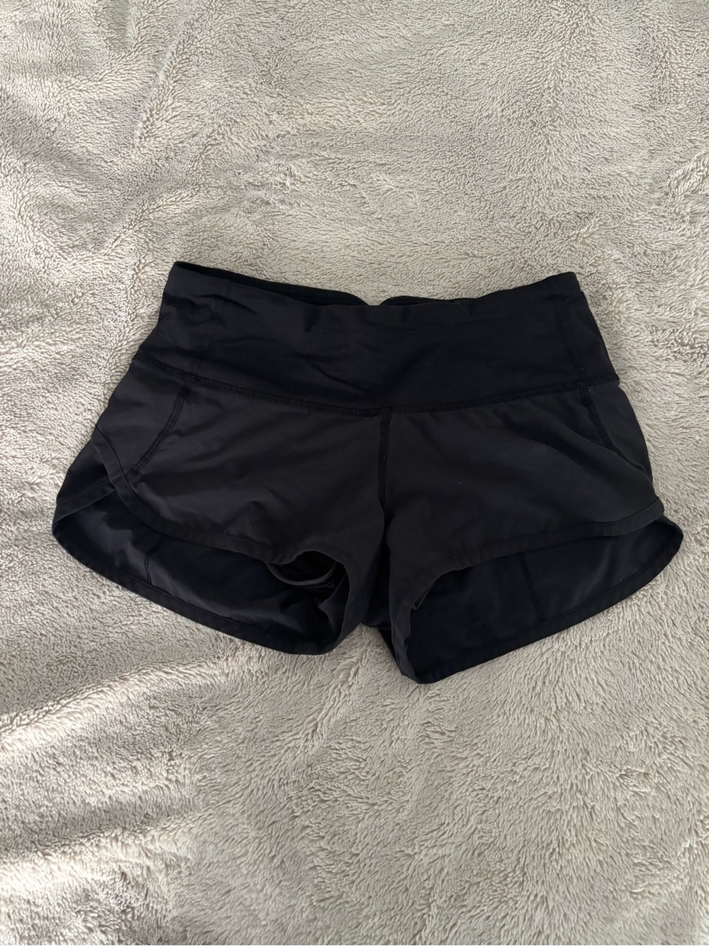 Lululemon Groovy Run Short in Black
